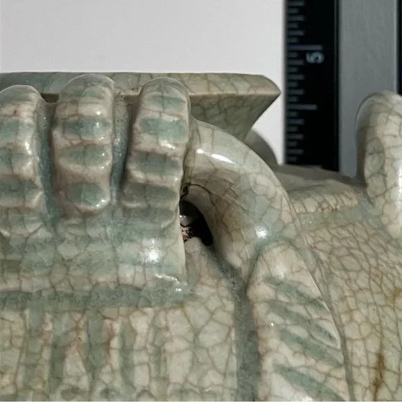 Antique THAILAND CELADON ELEPHANT Pottery Vessel / SAWANKHALOK KILN / Craquelure